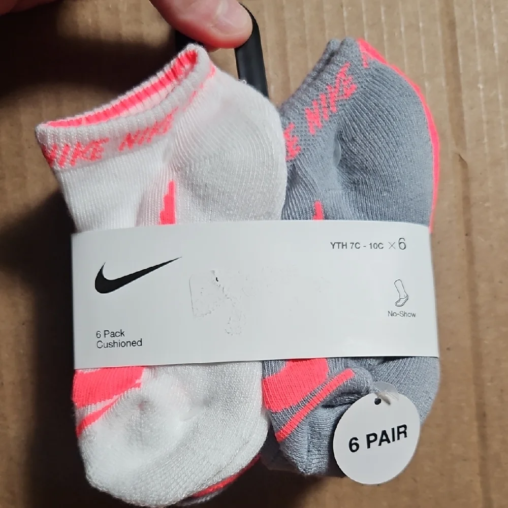 NIKE YOUTH 6 PACK SOCKS: PINK/GRAY/WHITE: NEW IN PACK: SIZE XXS (7C-10C)